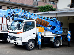 福岡の看板製作 まりも工芸・ボーリング建柱車